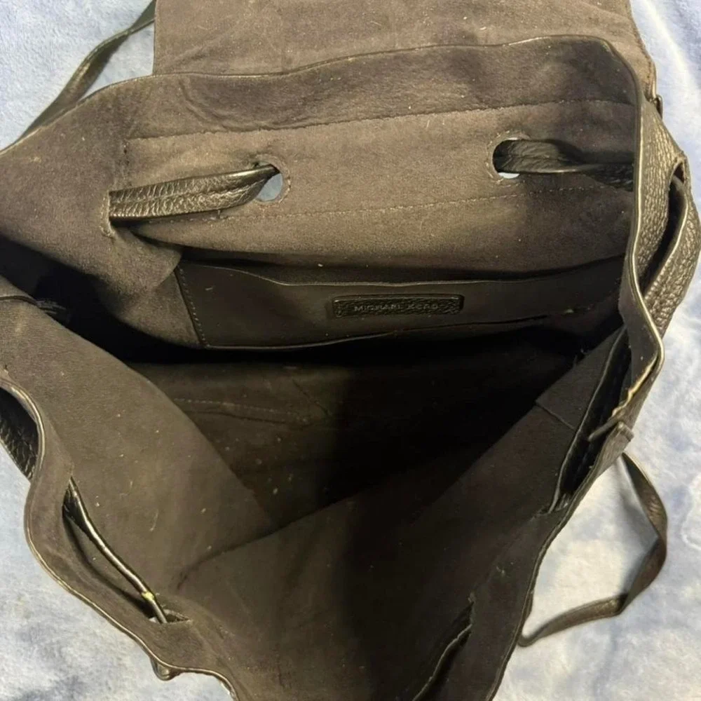 Michael KORS Junie Flap‎ Medium Backpack Black leather backpack